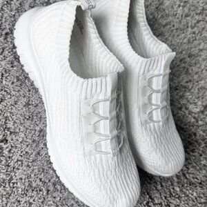TIOSEBON WOMENS  STYLISH SLIP-ON SNEAKERS  / SIZE 9 /WHITE  / PERFECT CONDITION